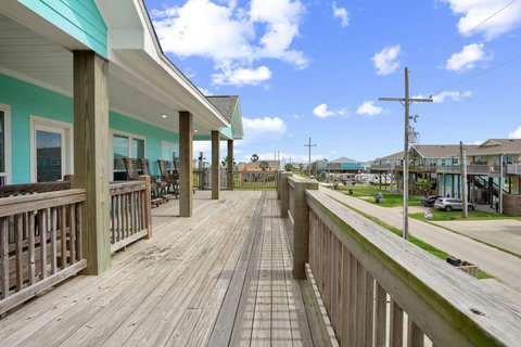 Wraparound deck