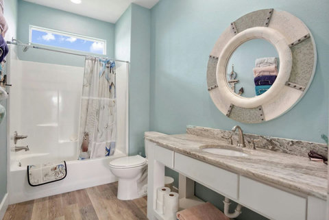 Second bath with a tub-shower