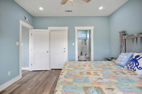 King bedroom with closets