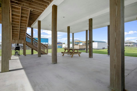 Big covered patio and grill
