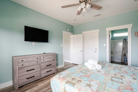 King bedroom with its own bath