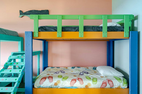 Full-over-full bunk bed