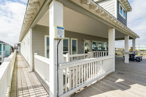 Wraparound deck