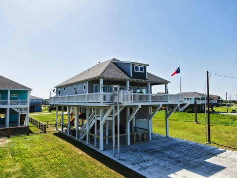 Side view with the covered deck