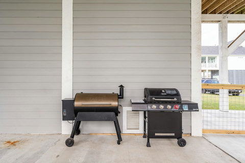 Pellet smoker and gas grill