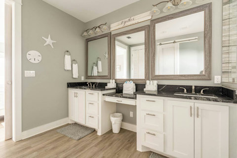 Double vanity in the primary bath
