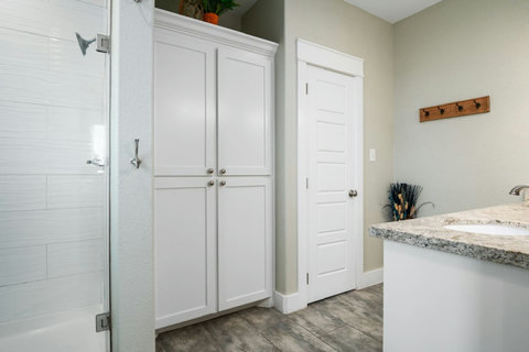 Walk-in shower and linen storage