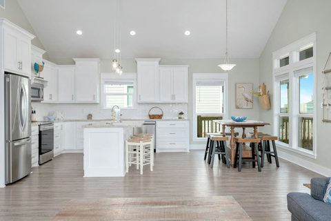 Full kitchen with plenty of counter space