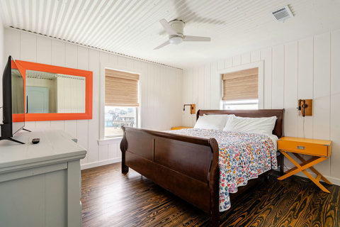 Second king bedroom with a sleigh bed