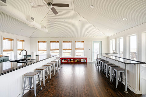 Long kitchen island and window bar