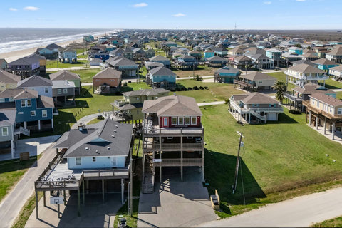 The house and neighborhood from above