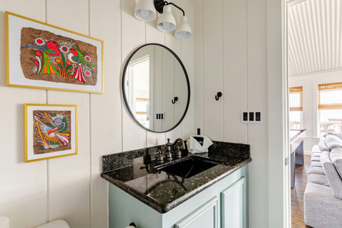 Bath vanity with a round mirror