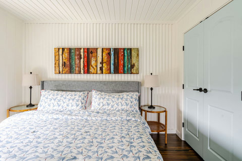 King bedroom with an upholstered headboard