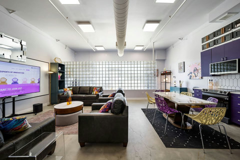 Great room with plenty of seating