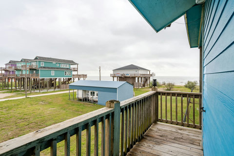 Side balcony with a view down the shoreline