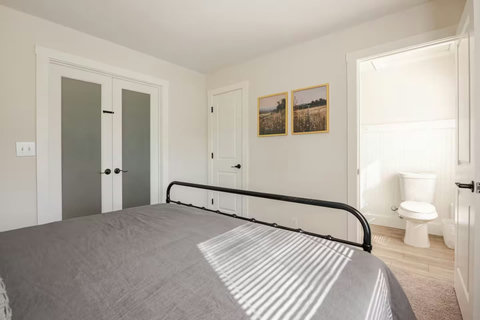 King bedroom with its own bath