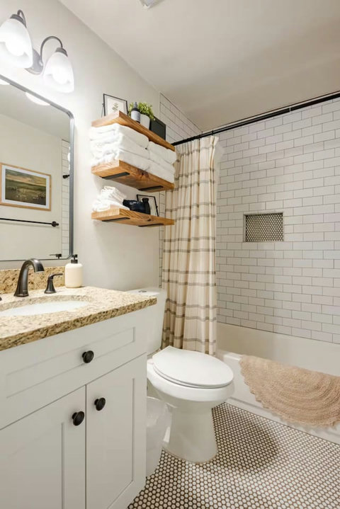Hall bath with subway tile