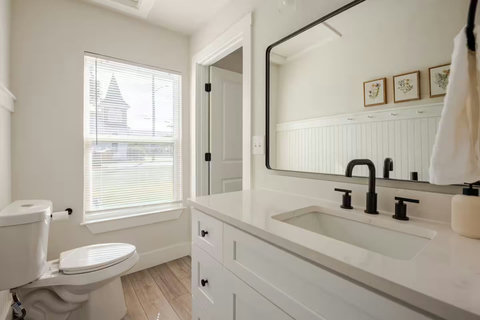 Bath vanity with a round mirror