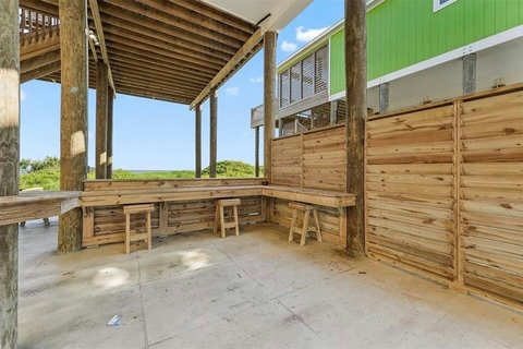 Bar counter with a view of the dunes