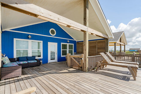 Outdoor lounge set on the deck