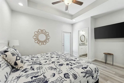 King bedroom with its own bath