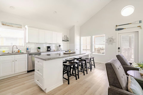 Kitchen island with bar seating
