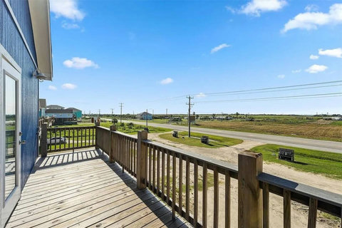 Side deck toward the road