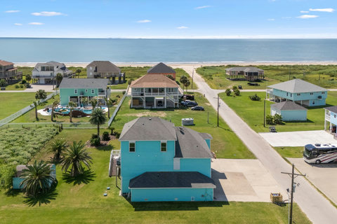 The Gulf is just past the houses