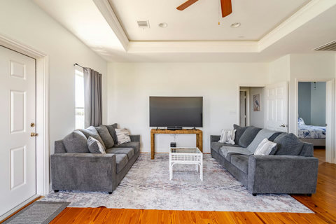 Second living room for when the group splits up