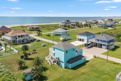 Aerial view: Gulf views and a short drive to the beach