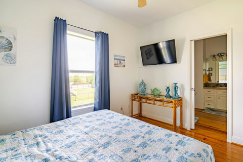 Bedroom with a TV and en suite bath