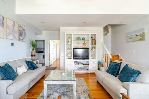 Comfy sofas and built-in shelves