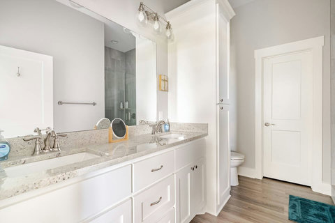 Double vanity in the private bath