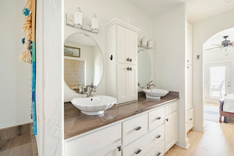 Two vessel sinks in the primary bath