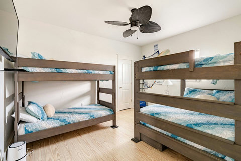Bunk room with queen-over-queen and twin-over-twin bunks