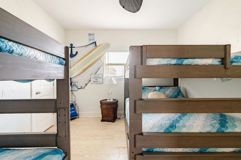 Surf-themed bunk room the kids will love