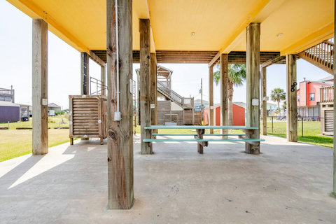 Covered patio with picnic tables