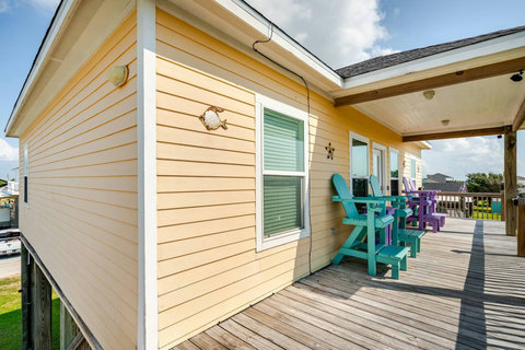 Side deck with Adirondack chairs