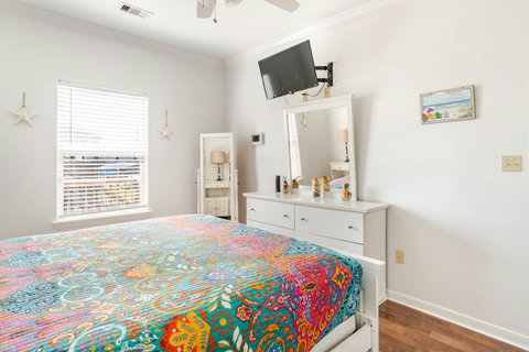 Queen bedroom with a vanity mirror