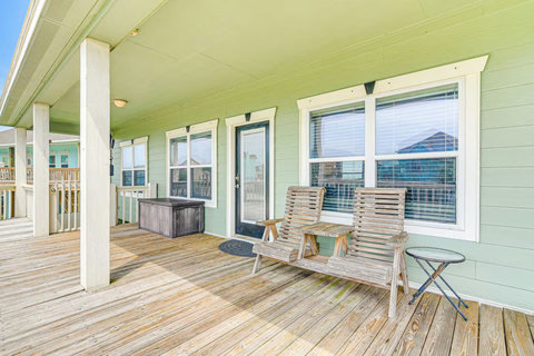 Deck swing by the front door