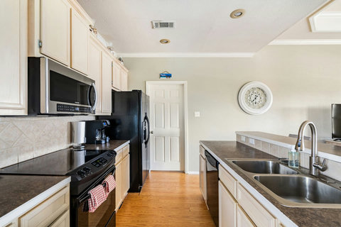 Full kitchen with plenty of counters