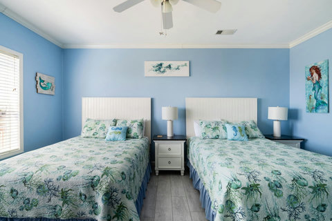 Matching beds with coastal decor