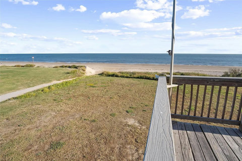 Grass yard right up to the dunes