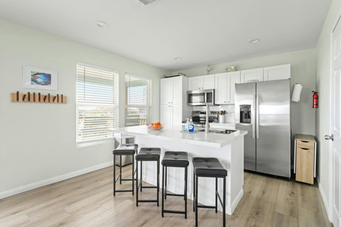 Breakfast bar with four stools