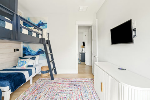 Bunk room with two full-over-twin bunks