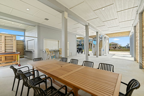 Outdoor dining for a crowd