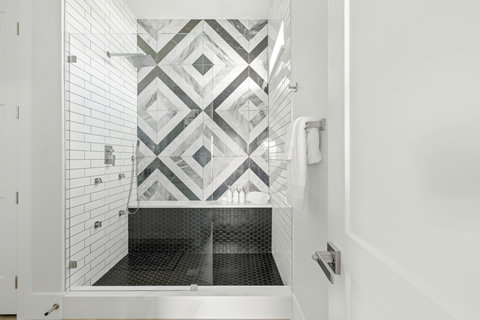 Walk-in shower with patterned tile