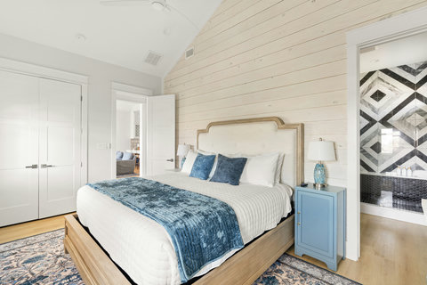 King bedroom with its own bath