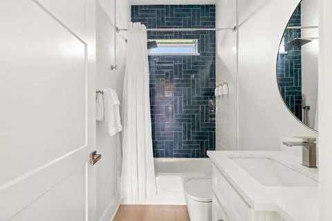 Hall bath with a deep tub