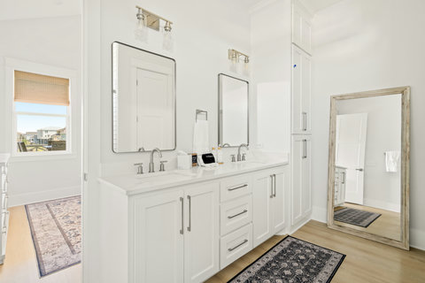 Double vanity in the private bath